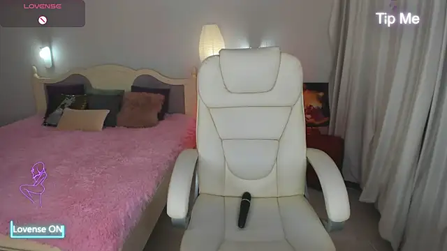 Snapshot of Miss_Elia chatting on February 13, 5:22 pm Miss Elia online show from February 13, 5:22 pm