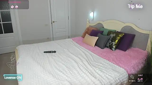 Snapshot of Miss_Elia chatting on February 22, 10:20 pm Miss Elia online show from February 22, 10:20 pm