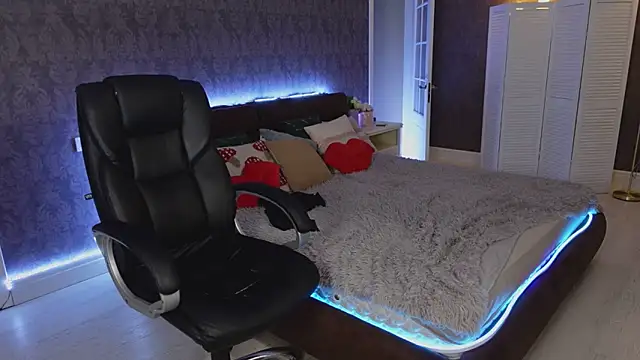 Snapshot of Miss_Elia chatting on March 16, 7:49 pm Miss Elia online show from March 16, 7:49 pm