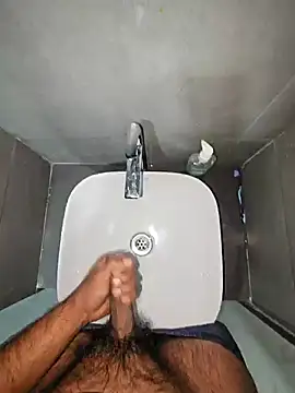 Snapshot of rahulGJ03 chatting on December 22, 7:11 am rahulGJ03 online show from December 22, 7:11 am