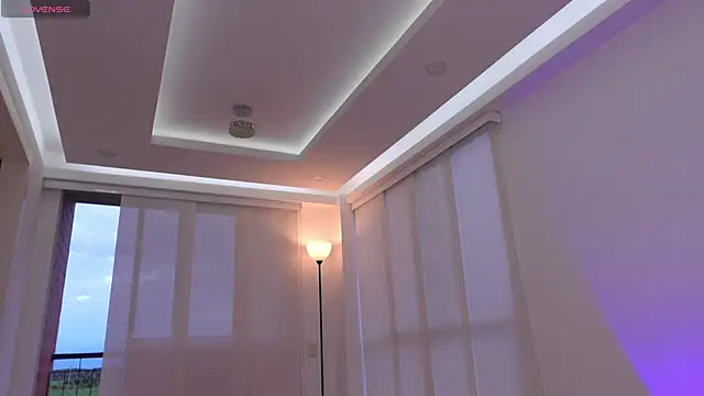 nicollefiorett online show from December 25, 10:48 pm