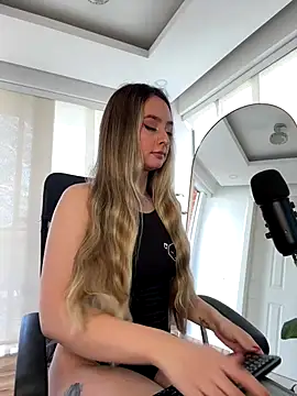 nicollefiorett online show from September 15, 7:36 pm