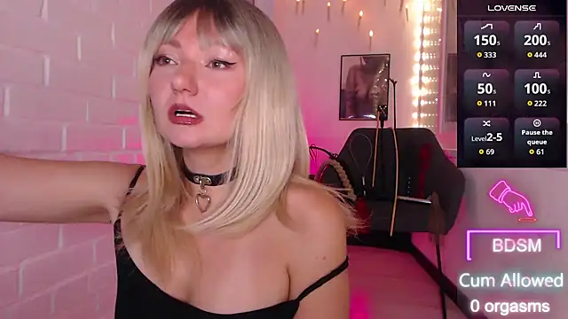 Sandralawrence online show from September 24, 9:40 pm