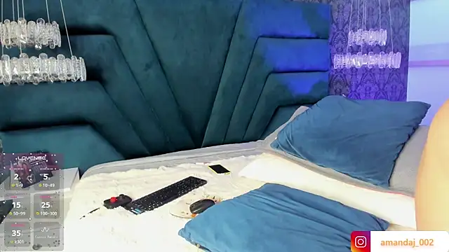 amandaaJones  online show from February 8, 12:50 pm