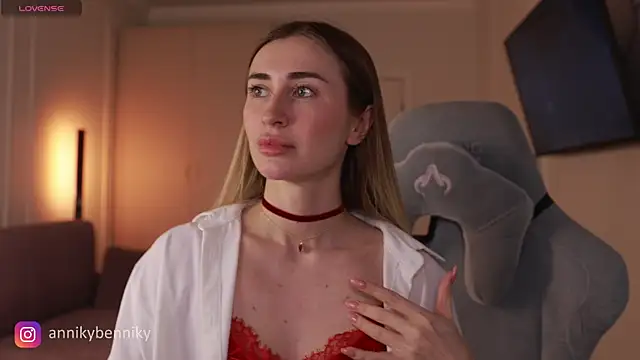 Coconutkittyy online show from March 15, 5:26 pm