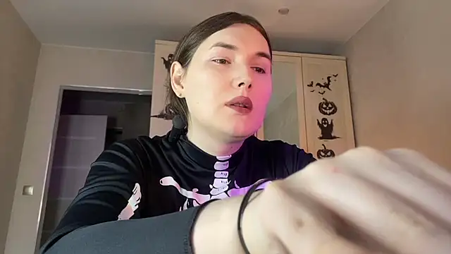 Snapshot of Maria_Bowie chatting on October 29, 7:54 am Maria Bowie online show from October 29, 7:54 am