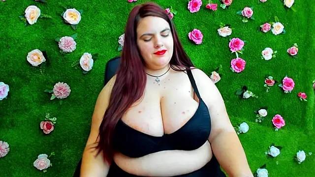 Huge Titties  online show from February 19, 5:05 am