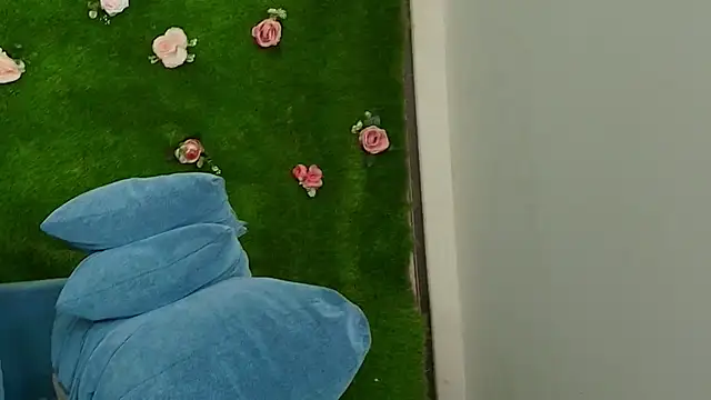 Huge Titties  online show from November 28, 12:41 pm