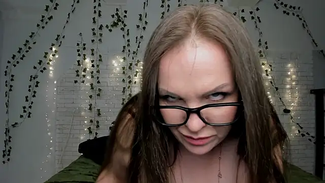 Snapshot of fiery_stella chatting on October 3, 9:50 am fiery stella online show from October 3, 9:50 am