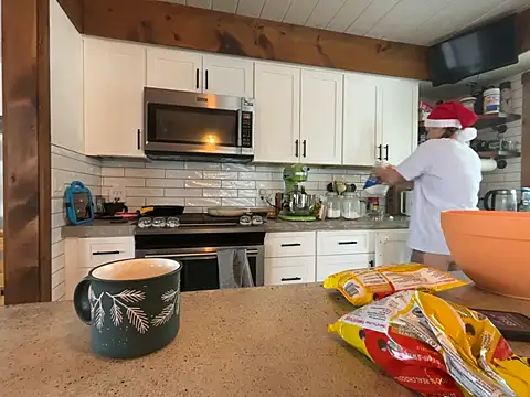 MissSwitch online show from December 19, 4:35 pm