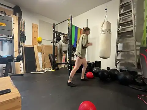 MissSwitch online show from January 17, 7:49 pm