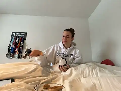 MissSwitch online show from January 24, 1:14 pm