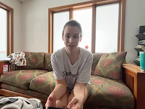 MissSwitch online show from February 17, 3:42 pm