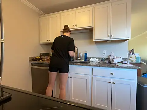 MissSwitch online show from March 18, 12:47 pm