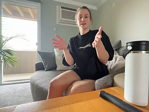 MissSwitch online show from March 19, 9:05 pm