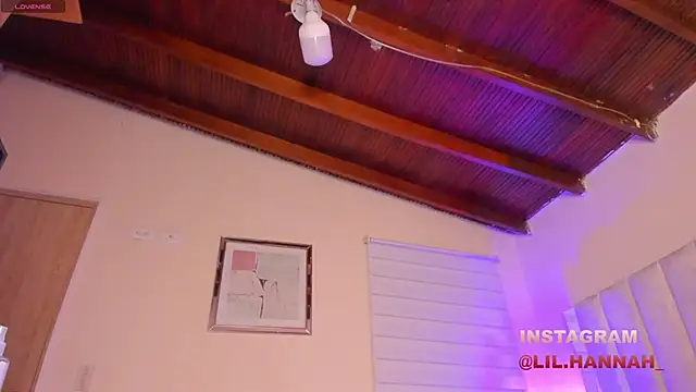 lil hanna18 online show from December 15, 9:56 am