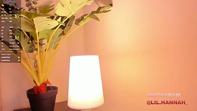 lil hanna18 online show from December 21, 1:53 pm