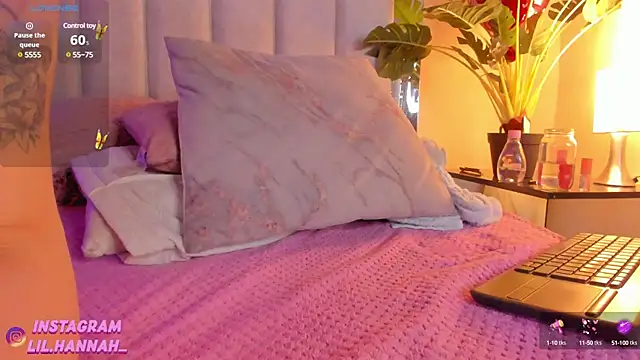 lil hanna18 online show from March 21, 12:07 am