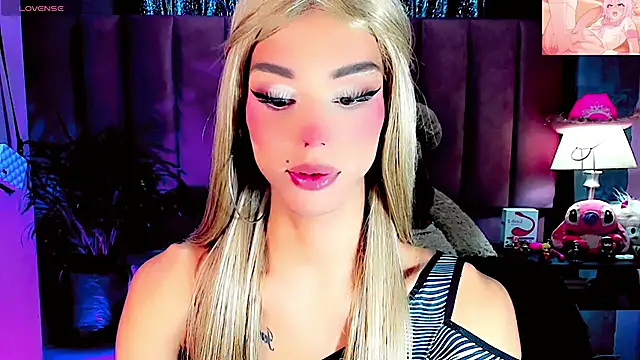 Snapshot of dollswit01 chatting on November 2, 5:48 pm dollswit01 online show from November 2, 5:48 pm