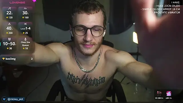 Snapshot of mickeypict chatting on December 11, 5:53 am mickeypict online show from December 11, 5:53 am