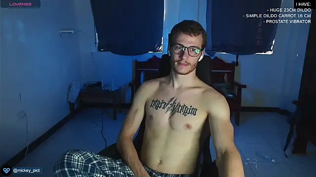 Snapshot of mickeypict chatting on December 26, 6:30 am mickeypict online show from December 26, 6:30 am