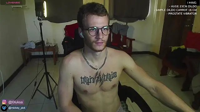 Snapshot of mickeypict chatting on January 14, 5:40 am mickeypict online show from January 14, 5:40 am