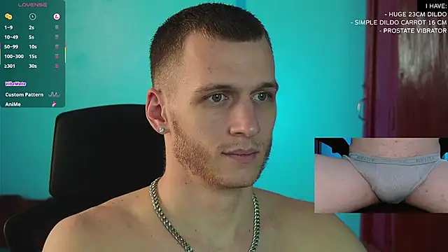 Snapshot of mickeypict chatting on February 27, 8:39 am mickeypict online show from February 27, 8:39 am