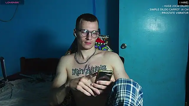 Snapshot of mickeypict chatting on March 14, 12:51 pm mickeypict online show from March 14, 12:51 pm