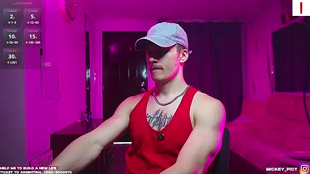 Snapshot of mickeypict chatting on October 7, 10:40 pm mickeypict online show from October 7, 10:40 pm