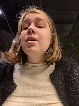 SuzieMurray online show from December 18, 12:18 pm