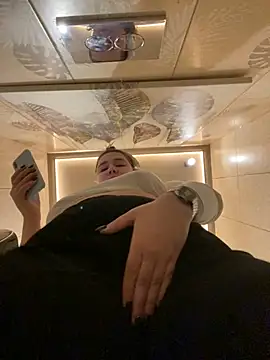 SuzieMurray online show from February 18, 11:22 am