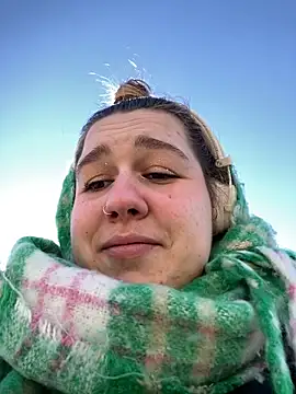 SuzieMurray online show from March 22, 8:18 am