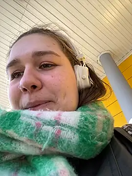 SuzieMurray online show from March 22, 11:21 am