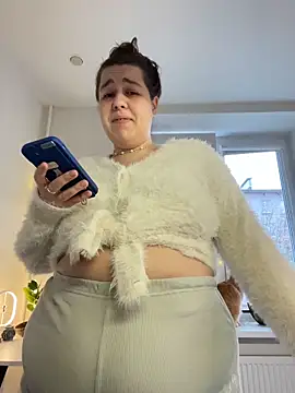 SuzieMurray online show from November 12, 8:48 am