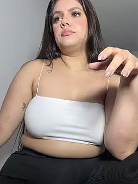 kimberlyhills1 online show from March 7, 8:00 pm