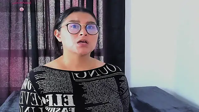 lorymoon online show from December 6, 7:01 pm