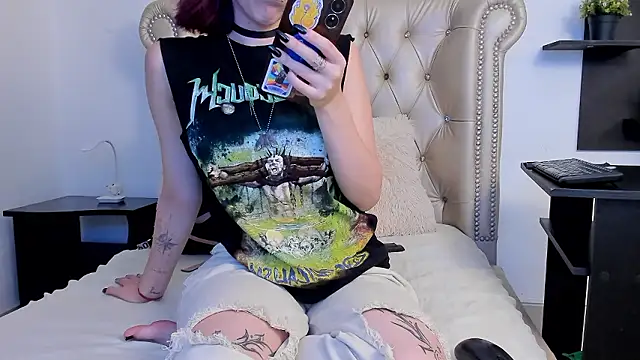 AlexaFoxy18 online show from December 3, 3:52 am