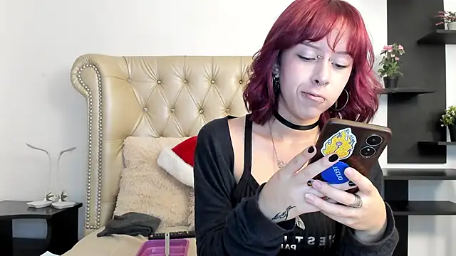 AlexaFoxy18 online show from December 8, 5:07 am