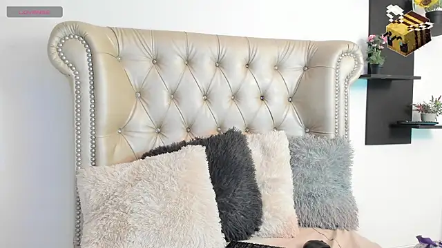 AlexaFoxy18 online show from February 14, 5:41 am