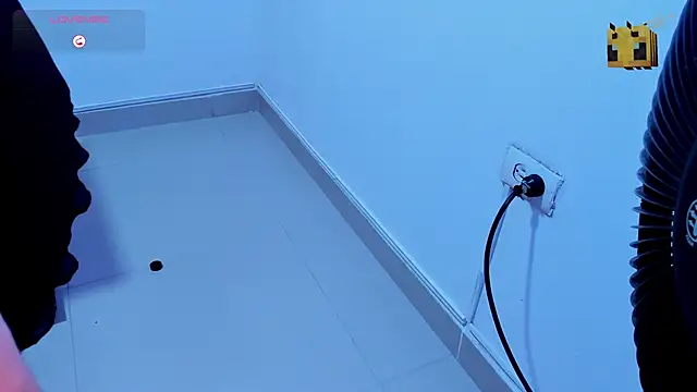 AlexaFoxy18 online show from March 11, 11:01 am