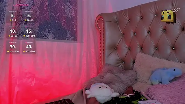 AlexaFoxy18 online show from March 13, 7:20 am