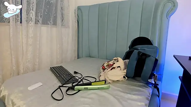 AlexaFoxy18 online show from November 6, 7:42 am