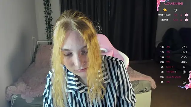 ReddHotPipper online show from December 13, 1:15 am