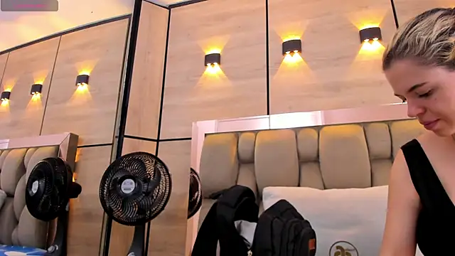 dorothy vegga online show from November 21, 4:00 am