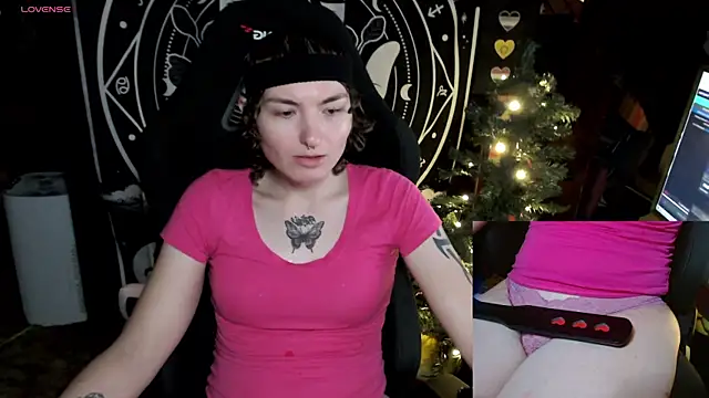 Snapshot of BrandiWRLD_999 chatting on December 21, 6:34 pm BrandiWRLD 999 online show from December 21, 6:34 pm