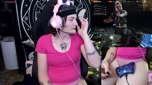 Snapshot of BrandiWRLD_999 chatting on December 21, 11:24 pm BrandiWRLD 999 online show from December 21, 11:24 pm