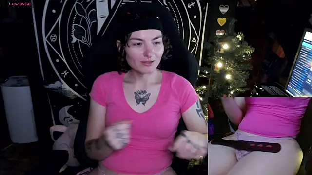 Snapshot of BrandiWRLD_999 chatting on December 23, 9:08 pm BrandiWRLD 999 online show from December 23, 9:08 pm