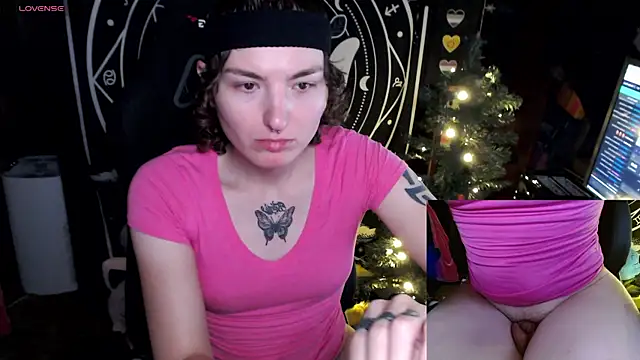 Snapshot of BrandiWRLD_999 chatting on December 24, 12:11 am BrandiWRLD 999 online show from December 24, 12:11 am