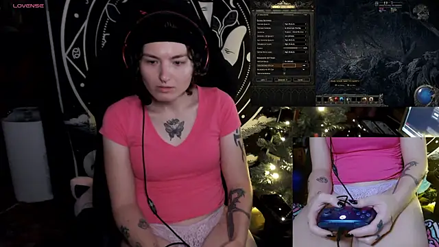 Snapshot of BrandiWRLD_999 chatting on December 24, 7:44 pm BrandiWRLD 999 online show from December 24, 7:44 pm