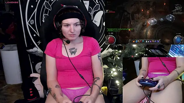 Snapshot of BrandiWRLD_999 chatting on December 26, 1:07 am BrandiWRLD 999 online show from December 26, 1:07 am